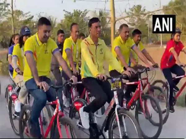 केंद्रीय मंत्री मनसुख मंडाविया ने Fit India Cycling कार्यक्रम में हिस्सा लिया केंद्रीय मंत्री मनसुख मंडाविया ने Fit India Cycling कार्यक्रम में हिस्सा लिया