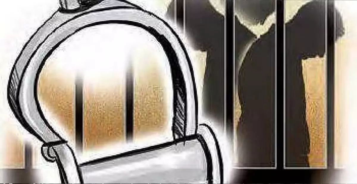 Tamil Nadu: देशी बम जमा करने के आरोप में दो भाई गिरफ्तार Tamil Nadu: देशी बम जमा करने के आरोप में दो भाई गिरफ्तार