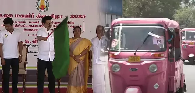 Tamil Nadu: मुख्यमंत्री स्टालिन ने पिंक ऑटो परियोजना का शुभारंभ किया Tamil Nadu: मुख्यमंत्री स्टालिन ने पिंक ऑटो परियोजना का शुभारंभ किया