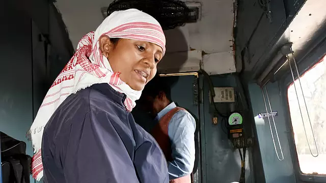 Jharkhand: सिर्फ महिलाओं द्वारा संचालित होगी विशेष ट्रेन Jharkhand: सिर्फ महिलाओं द्वारा संचालित होगी विशेष ट्रेन