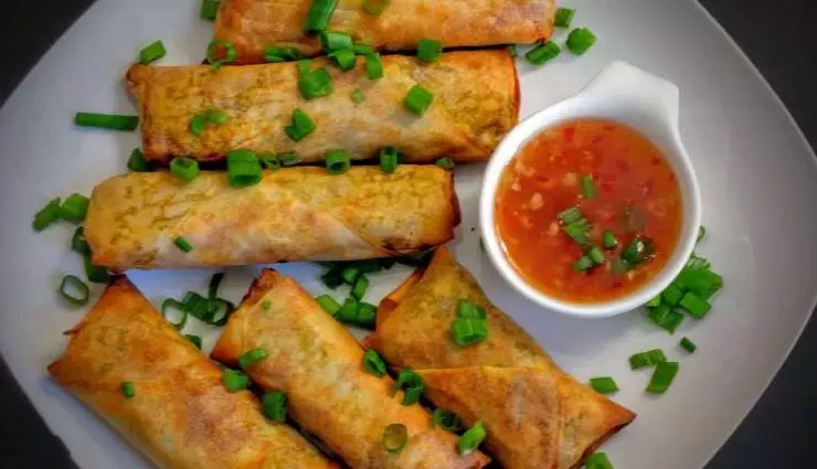 Recipe: बच्चों के टिफिन में बनाएं स्वादिष्ट वेज स्प्रिंग रोल Recipe: बच्चों के टिफिन में बनाएं स्वादिष्ट वेज स्प्रिंग रोल