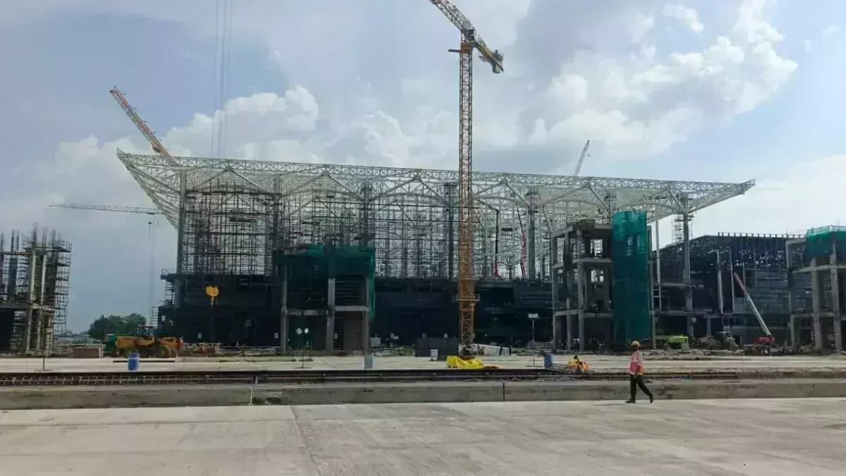Noida: नोएडा इंटरनेशनल एयरपोर्ट के शुभारंभ को लेकर एक नई अपडेट सामने आई Noida: नोएडा इंटरनेशनल एयरपोर्ट के शुभारंभ को लेकर एक नई अपडेट सामने आई