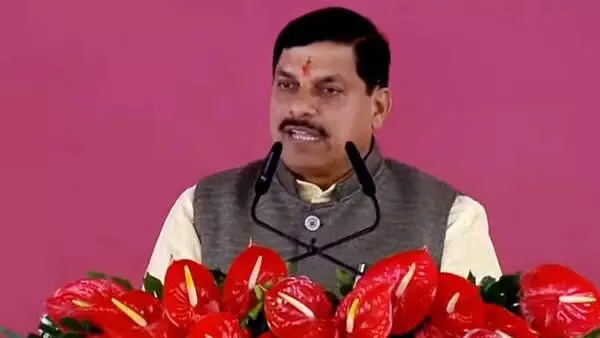 महिला दिवस के उपलक्ष्य में MP के मुख्यमंत्री यादव को मिली महिला सुरक्षा टीम महिला दिवस के उपलक्ष्य में MP के मुख्यमंत्री यादव को मिली महिला सुरक्षा टीम