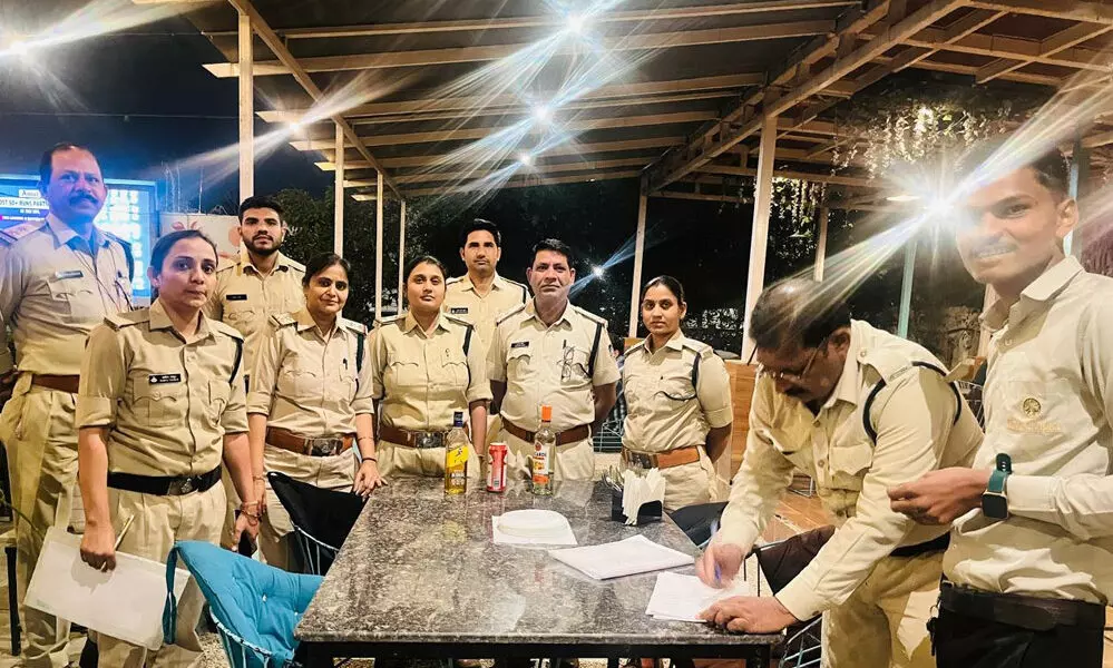 Bhopal: जिला भोपाल आबकारी कंट्रोलर गोयल ने अवैध स्थल पर बड़ी कार्यवाही की Bhopal: जिला भोपाल आबकारी कंट्रोलर गोयल ने अवैध स्थल पर बड़ी कार्यवाही की