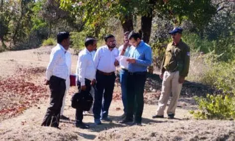 Anuppur: सीईओ ने ग्रामीण विकास कार्यों के मैदानी क्षेत्रों का भ्रमण कर लिया जायजा Anuppur: सीईओ ने ग्रामीण विकास कार्यों के मैदानी क्षेत्रों का भ्रमण कर लिया जायजा