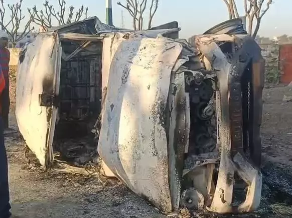 Nagaur: फॉर्च्युनर कार सवारों ने पुलिस की गाड़ी को मारी टक्कर, हैड कॉन्स्टेबल की मौत Nagaur: फॉर्च्युनर कार सवारों ने पुलिस की गाड़ी को मारी टक्कर, हैड कॉन्स्टेबल की मौत
