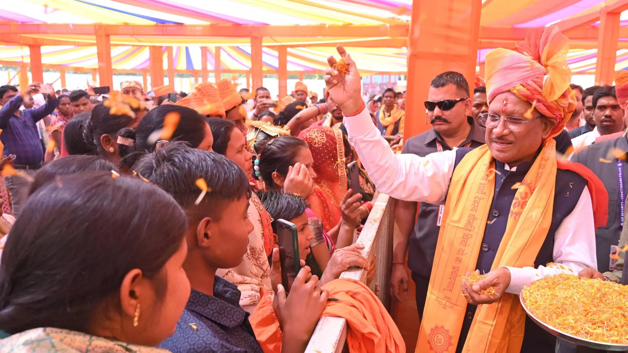 सामूहिक विवाह कार्यक्रम में पहुंचे सीएम साय ने नवदंपतियों को दी बधाई सामूहिक विवाह कार्यक्रम में पहुंचे सीएम साय ने नवदंपतियों को दी बधाई