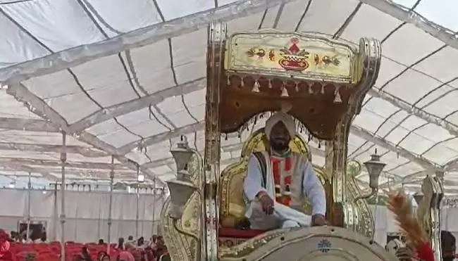 घोड़े की सवारी फिर शपथ ग्रहण, नगर पालिका अध्यक्ष चर्चा में घोड़े की सवारी फिर शपथ ग्रहण, नगर पालिका अध्यक्ष चर्चा में