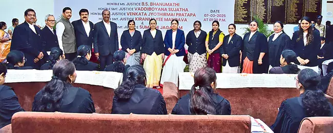 Andhra: हाईकोर्ट में महिला दिवस मनाया गया Andhra: हाईकोर्ट में महिला दिवस मनाया गया