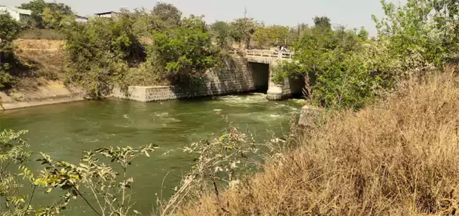 कार SSRP नहर में गिरी बेटे की मौत,पिता और बेटी लापता कार SSRP नहर में गिरी बेटे की मौत,पिता और बेटी लापता