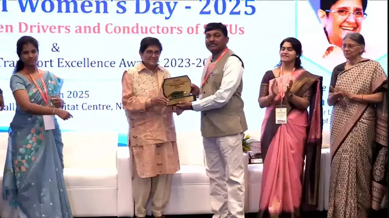 CRUT ने डिजिटल नवाचारों के लिए राष्ट्रीय सार्वजनिक बस परिवहन उत्कृष्टता पुरस्कार जीता CRUT ने डिजिटल नवाचारों के लिए राष्ट्रीय सार्वजनिक बस परिवहन उत्कृष्टता पुरस्कार जीता