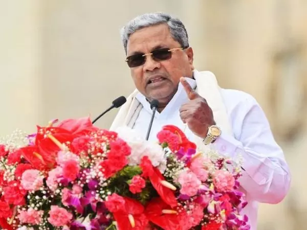CM Siddaramaiah ने अधिकारियों को हम्पी बलात्कार की घटना में तत्काल कार्रवाई करने का दिया निर्देश CM Siddaramaiah ने अधिकारियों को हम्पी बलात्कार की घटना में तत्काल कार्रवाई करने का दिया निर्देश