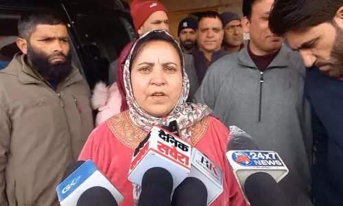 स्वास्थ्य मंत्री बाढ़ के उच्च जोखिम के कारण पुराने जीएमसी हंदवाड़ा स्थल को छोड़ दिया गया स्वास्थ्य मंत्री बाढ़ के उच्च जोखिम के कारण पुराने जीएमसी हंदवाड़ा स्थल को छोड़ दिया गया