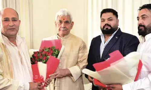 जेडी(यू) प्रतिनिधिमंडल व अन्य ने एलजी सिन्हा से मुलाकात की जेडी(यू) प्रतिनिधिमंडल व अन्य ने एलजी सिन्हा से मुलाकात की