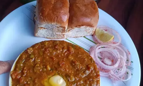Pav Bhaji Recipe: मिनटों में बनाएं पाव भाजी