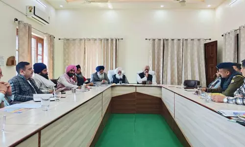 Himachal: बैठक में होला मोहल्ला समारोह की तैयारियों पर चर्चा हुई