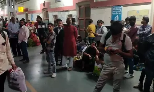 UP News :इस ट्रेन को बम से उड़ा देंगे, शौचालय में लिखी धमकी से हड़कंप
