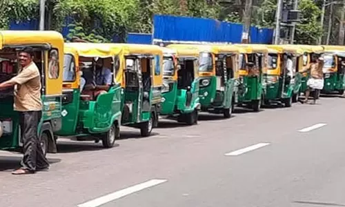 Kerala: मलप्पुरम में निजी बस कर्मचारियों द्वारा मारपीट के बाद ऑटो चालक की मौत Kerala: मलप्पुरम में निजी बस कर्मचारियों द्वारा मारपीट के बाद ऑटो चालक की मौत