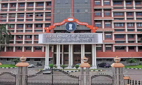 Kerala: कथित अभद्र व्यवहार को लेकर वकीलों ने केरल हाईकोर्ट के जज की अदालत का बहिष्कार किया