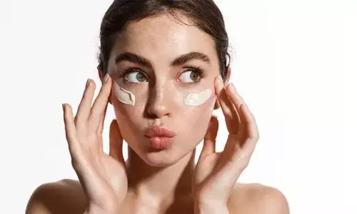 Natural Skin Detox: गर्मियों में चमक पाने के लिए अपनाएं ये प्राकृतिक स्किन डिटॉक्स Natural Skin Detox: गर्मियों में चमक पाने के लिए अपनाएं ये प्राकृतिक स्किन डिटॉक्स