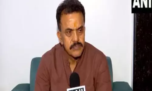 Shiv Sena ने राहुल गांधी की धारावी यात्रा की आलोचना की