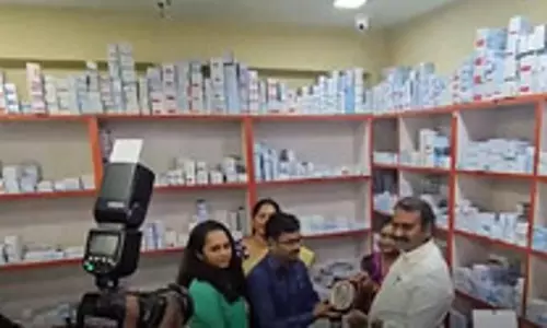 चेन्नई में केंद्रीय मंत्री एल. मुरुगन ने जन औषधि केंद्र का किया दौरा चेन्नई में केंद्रीय मंत्री एल. मुरुगन ने जन औषधि केंद्र का किया दौरा