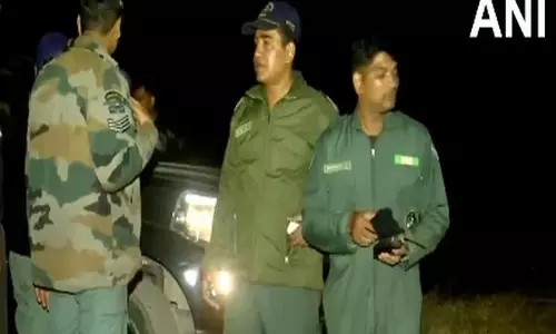 भारतीय वायुसेना और सेना के अधिकारी Ambala में जगुआर विमान दुर्घटना स्थल पर पहुंचे, जांच के आदेश भारतीय वायुसेना और सेना के अधिकारी Ambala में जगुआर विमान दुर्घटना स्थल पर पहुंचे, जांच के आदेश