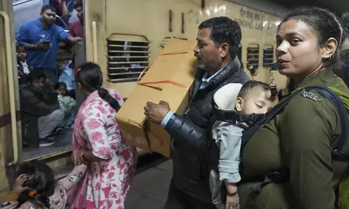 रेलवे महिला RPF कर्मियों को चुनौतियों से निपटने के लिए मिर्च स्प्रे के डिब्बे उपलब्ध कराएगा