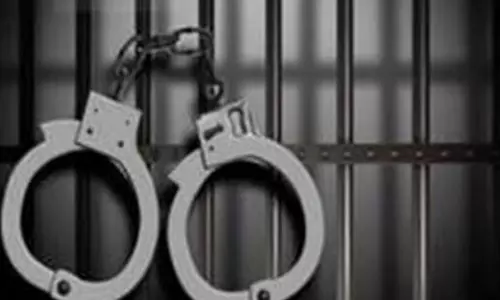 छात्रों से जबरन हस्ताक्षर लेने के आरोप में 5 BJP सदस्य गिरफ्तार छात्रों से जबरन हस्ताक्षर लेने के आरोप में 5 BJP सदस्य गिरफ्तार