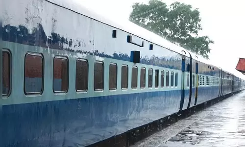 Delhi जाने वाली अयोध्या एक्सप्रेस में बम की धमकी, 2 घंटे की तलाशी में कोई विस्फोटक नहीं मिला
