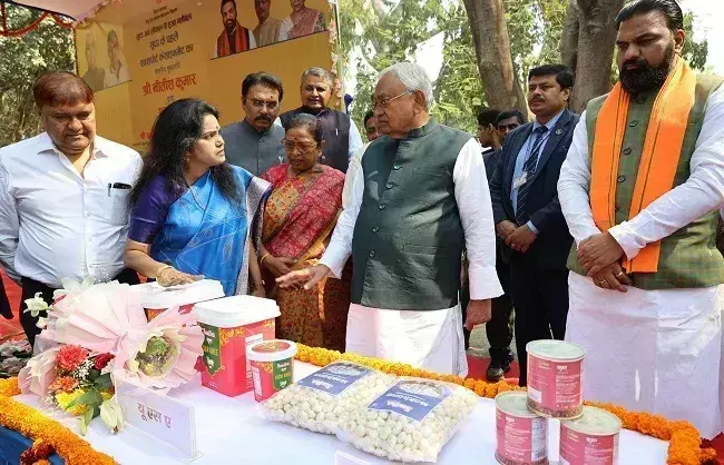 Patna: मुख्यमंत्री नीतीश कुमार ने सुधा के पहले एक्सपोर्ट कंसाइनमेंट का शुभारंभ किया