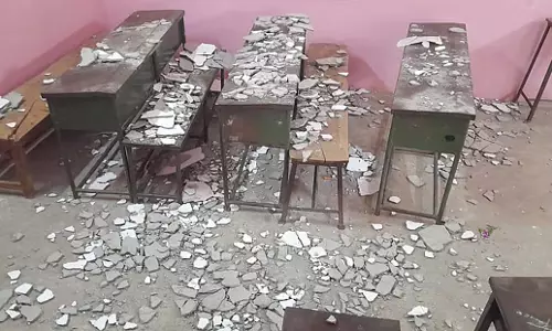 Tamil Nadu: स्कूल की छत का प्लास्टर गिरने से सात छात्र घायल Tamil Nadu: स्कूल की छत का प्लास्टर गिरने से सात छात्र घायल