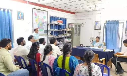 Andhra: कलेक्टर ने शिकायत निवारण में जवाबदेही पर जोर दिया Andhra: कलेक्टर ने शिकायत निवारण में जवाबदेही पर जोर दिया