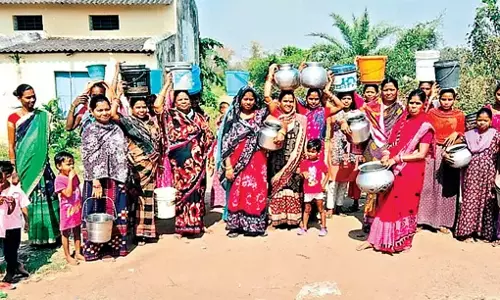 Odisha: महिलाएं पानी के लिए संघर्ष कर रही