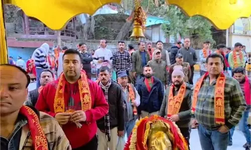 Jammu-Kashmir: पवित्र छड़ी यात्रा, ढोल-नगाड़ों के साथ कई किलोमीटर चलेंगे श्रद्धालु Jammu-Kashmir: पवित्र छड़ी यात्रा, ढोल-नगाड़ों के साथ कई किलोमीटर चलेंगे श्रद्धालु