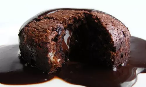 Recipe:  सिर्फ 15 मिनट में बनाएं स्वादिष्ट मोल्टेन चॉकलेट और पीनट बटर लावा केक