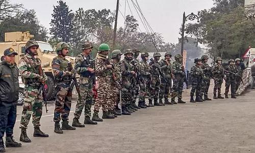 Manipur : सुरक्षा बलों ने 114 हथियार बरामद किए Manipur : सुरक्षा बलों ने 114 हथियार बरामद किए