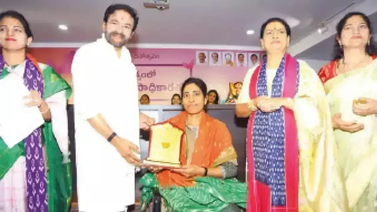Telangana : महिला आरक्षण को प्रभावी बनाने के लिए जनगणना की योजना बनाई जा रही Telangana : महिला आरक्षण को प्रभावी बनाने के लिए जनगणना की योजना बनाई जा रही