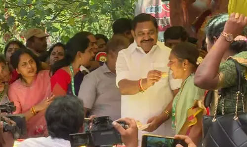 महिला दिवस समारोह! AIADMK ने शुरू किया हस्ताक्षर आंदोलन!