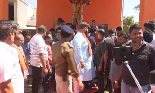 स्वर्गीय कुमार दिलीप सिंह जूदेव की प्रतिमा पर सीएम ने किया माल्यार्पण स्वर्गीय कुमार दिलीप सिंह जूदेव की प्रतिमा पर सीएम ने किया माल्यार्पण