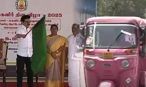 Tamil Nadu: मुख्यमंत्री स्टालिन ने पिंक ऑटो परियोजना का शुभारंभ किया Tamil Nadu: मुख्यमंत्री स्टालिन ने पिंक ऑटो परियोजना का शुभारंभ किया