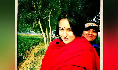 सोनाक्षी सिन्हा ने Lootera के दोबारा रिलीज होने से पहले इसके सेट से पुरानी तस्वीरें शेयर कीं सोनाक्षी सिन्हा ने Lootera के दोबारा रिलीज होने से पहले इसके सेट से पुरानी तस्वीरें शेयर कीं