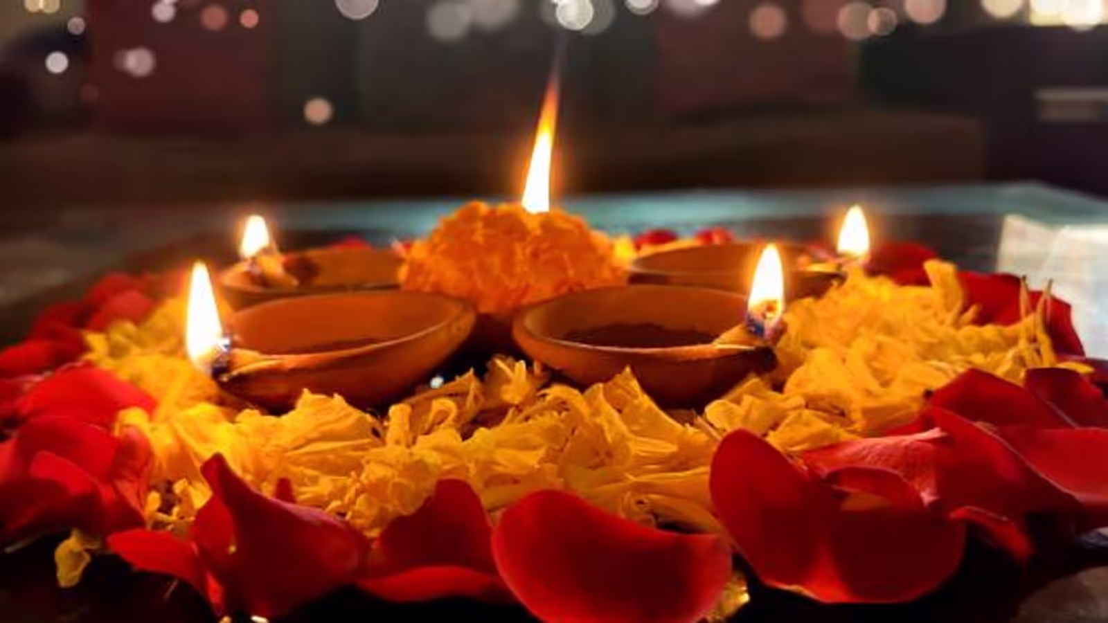 Holika Dahan की दिव्य रात करें यह उपाय, होगा धन लाभ