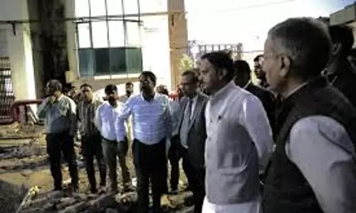 Bhopal: उप मुख्यमंत्री शुक्ल ने सुपर स्पेशलिटी अस्पताल के विस्तार भवन के निर्माण कार्य का अवलोकन किया Bhopal: उप मुख्यमंत्री शुक्ल ने सुपर स्पेशलिटी अस्पताल के विस्तार भवन के निर्माण कार्य का अवलोकन किया