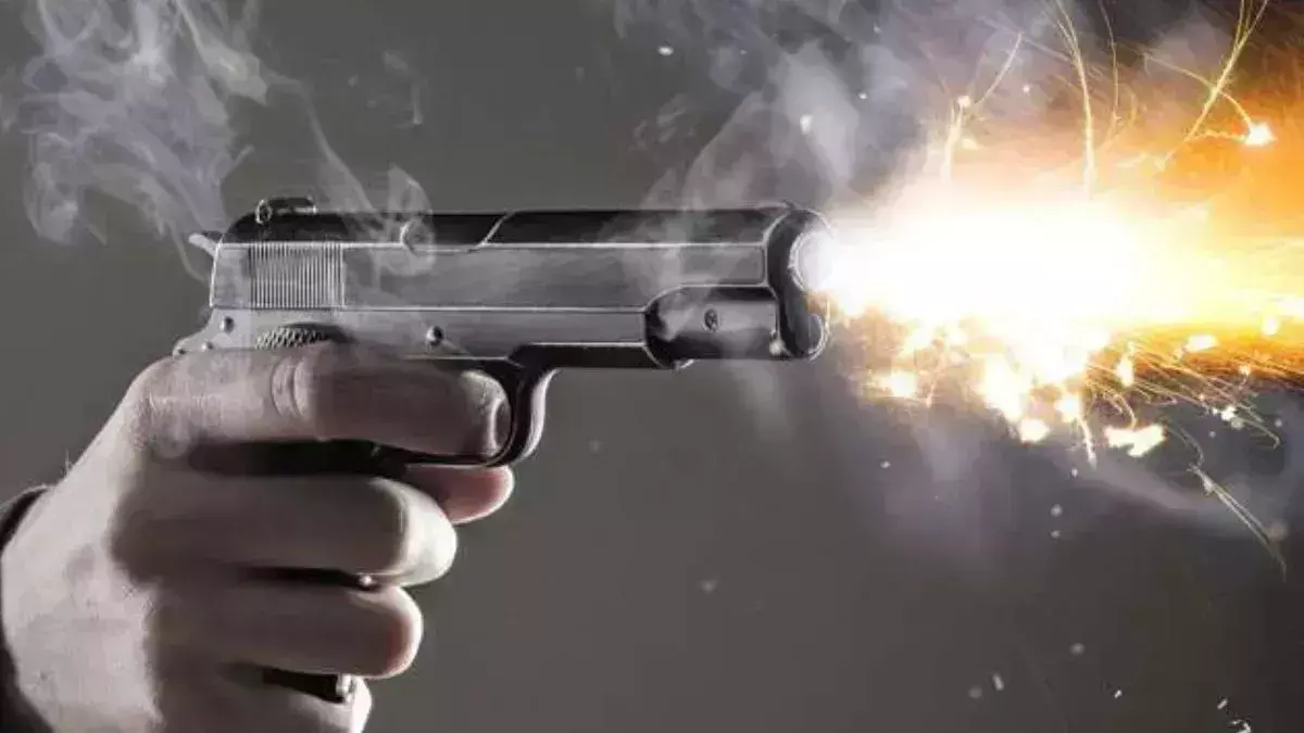Firozabad: दो पक्षों का विवाद शांत करने गए युवक को पड़ा भारी, युवक को लगी गोली Firozabad: दो पक्षों का विवाद शांत करने गए युवक को पड़ा भारी, युवक को लगी गोली