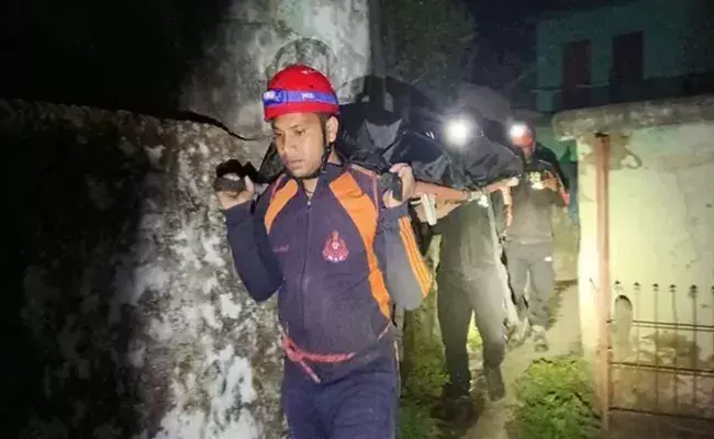 Rudraprayag: कुंडा दानकोट के पास एक स्कूटी अनियंत्रित होकर खाई में गिरी Rudraprayag: कुंडा दानकोट के पास एक स्कूटी अनियंत्रित होकर खाई में गिरी