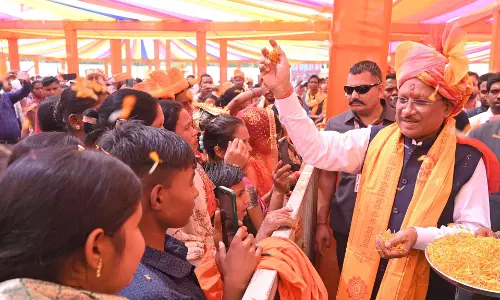 सामूहिक विवाह कार्यक्रम में पहुंचे सीएम साय ने नवदंपतियों को दी बधाई