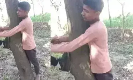 Muzaffarnagar: चोरी के शक में मासूमो को पेड़ से बांधकर पीटा Muzaffarnagar: चोरी के शक में मासूमो को पेड़ से बांधकर पीटा