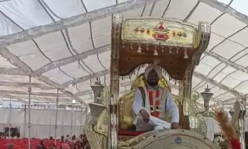 घोड़े की सवारी फिर शपथ ग्रहण, नगर पालिका अध्यक्ष चर्चा में घोड़े की सवारी फिर शपथ ग्रहण, नगर पालिका अध्यक्ष चर्चा में