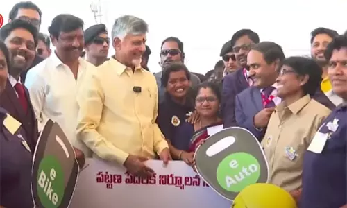 CM ने महिला रैपिडो ड्राइवरों को बधाई दी